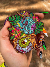 SNAIL EYELAND PINS
