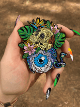 SNAIL EYELAND PINS