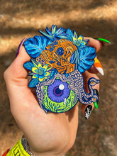 SNAIL EYELAND PINS